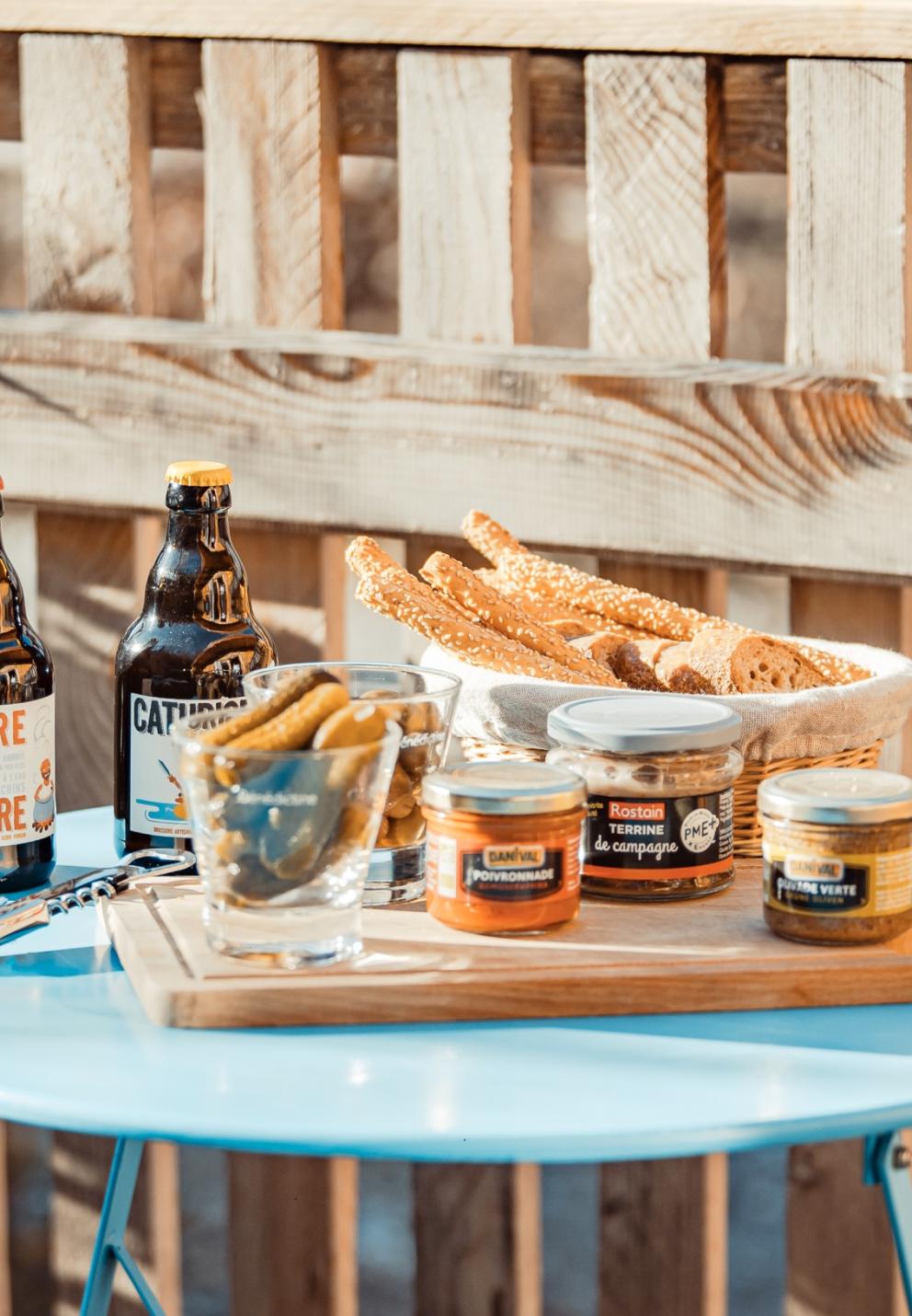 planche apéro servie par les Lodges de la Valière, Chorges, Apes du Sud