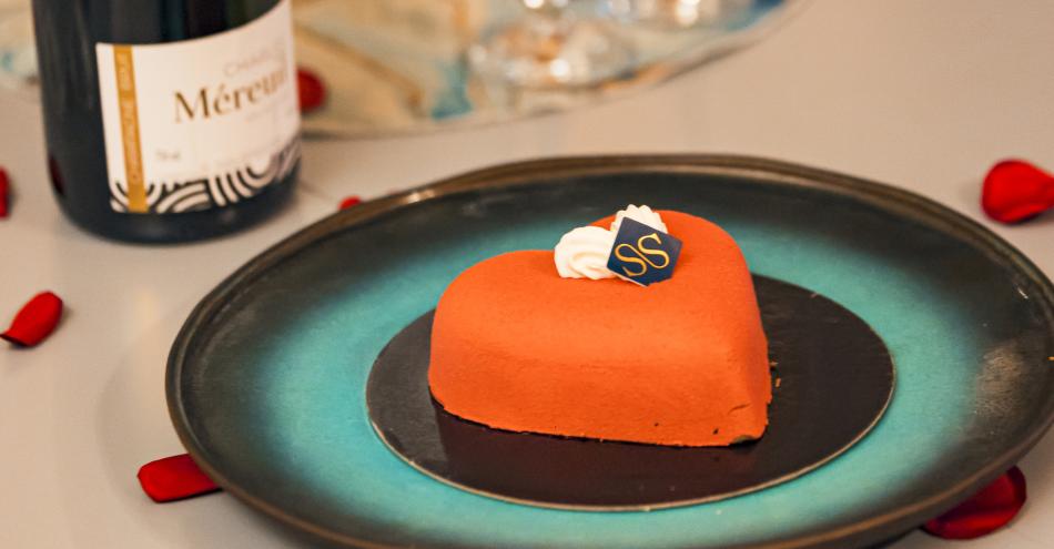 photo de pâtisserie en forme de coeur, prestation romantique des Lodges de Valière
