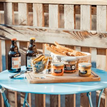 planche apéro servie par les Lodges de la Valière, Chorges, Apes du Sud